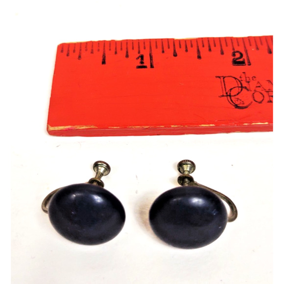 Vintage Classic Black Glass Button Style Screw Back Earrings 1/2" Estate Jewelry - Picture 2 of 5